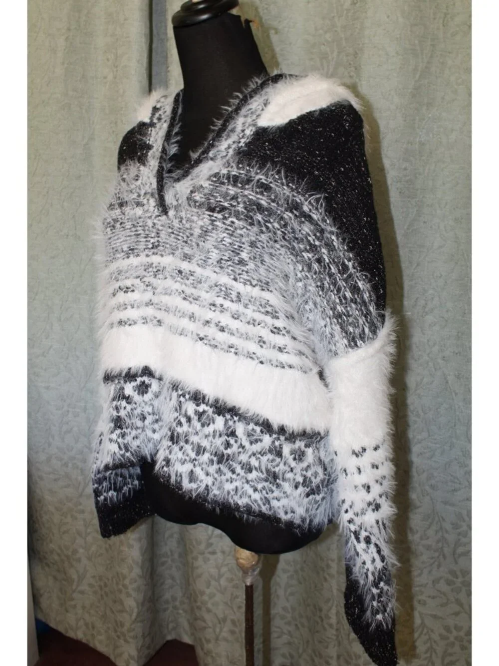Pilcro Anthropologie Eyelash Hooded Sweater Large Textured Fuzzy Knit Cozy Top